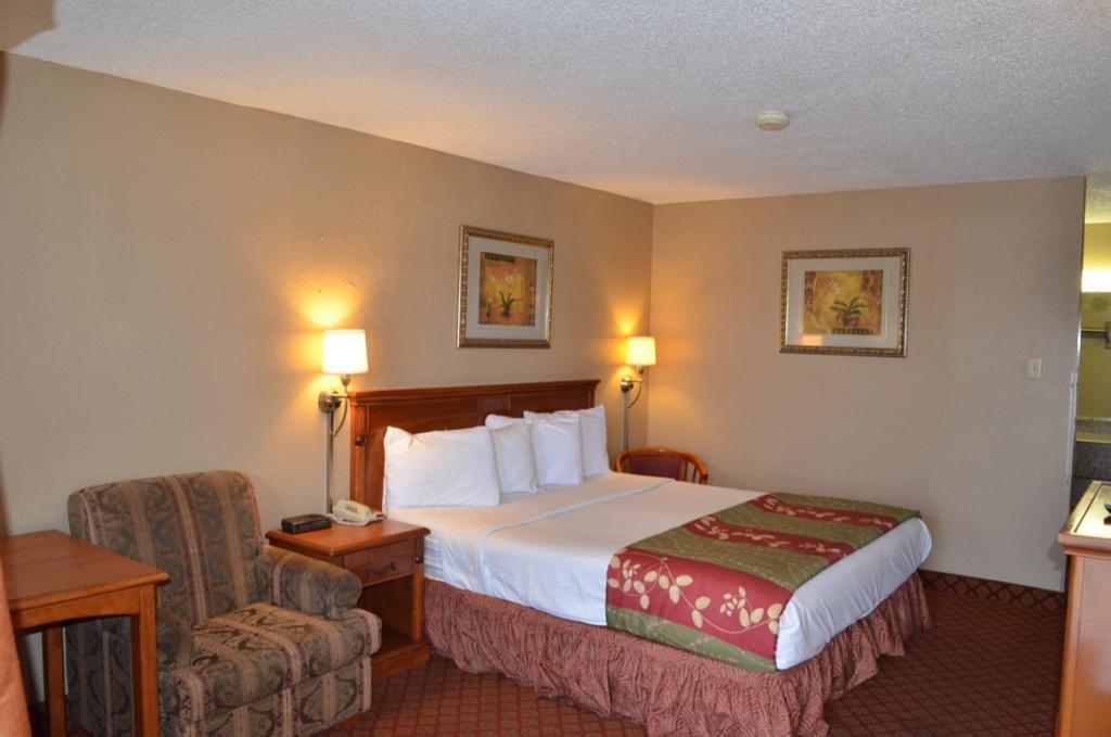 Americas Best Value Inn Crosstimbers Stephenville Bagian luar foto