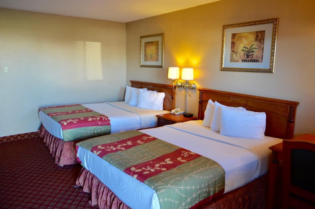 Americas Best Value Inn Crosstimbers Stephenville Bagian luar foto