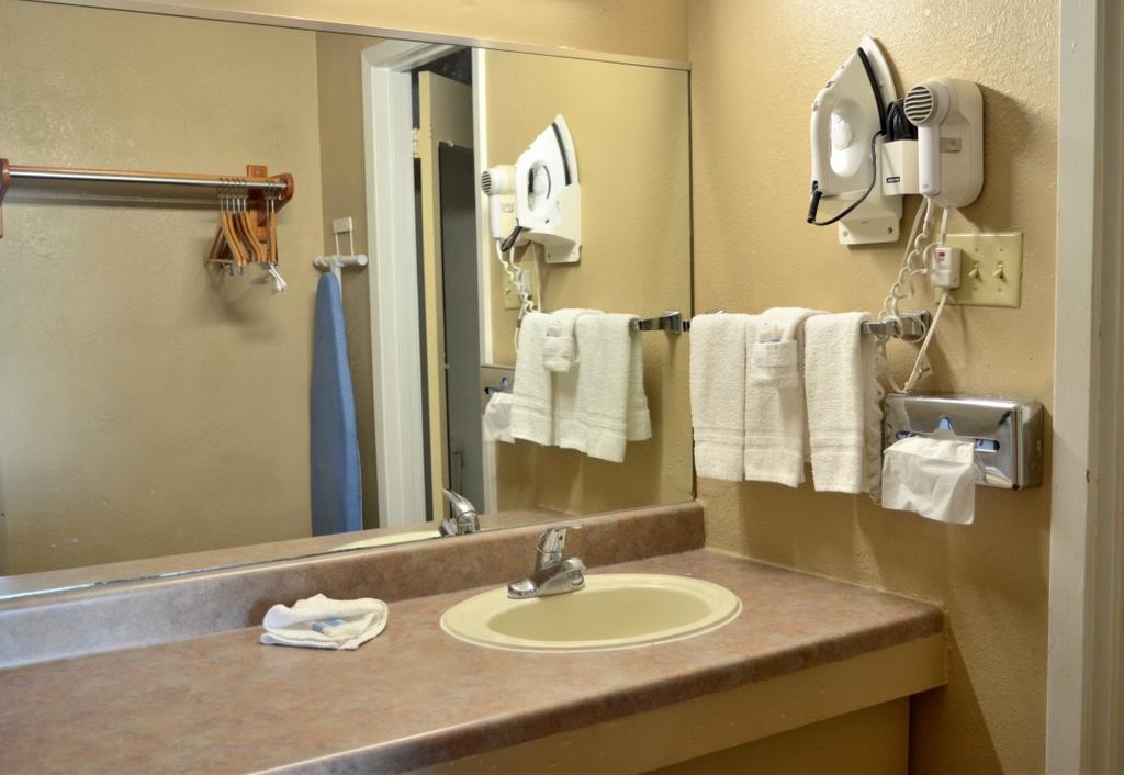 Americas Best Value Inn Crosstimbers Stephenville Bagian luar foto